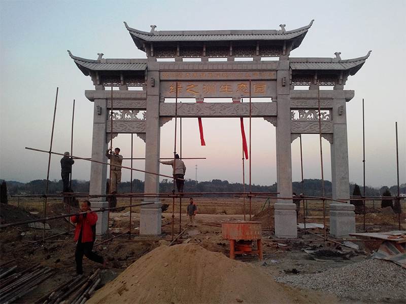 三門(mén)三樓石牌樓