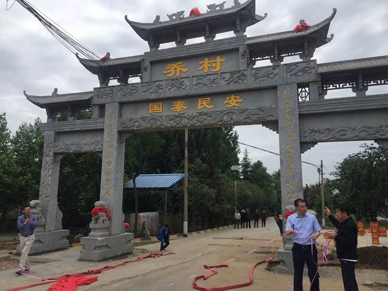 農(nóng)村三門(mén)五樓石牌坊安裝